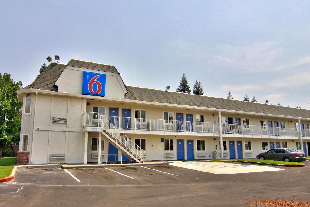 Motel 6-Sacramento CA - South Main image 1